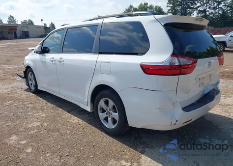 2019 Toyota Sienna Le 8 Passenger z USA, uszkodzony, nr VIN 5TDKZ3DC4KS967778